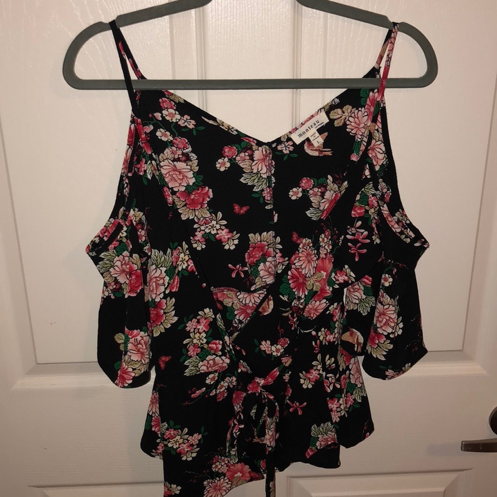 Cute flowered shirt 🌻